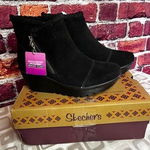 Skechers Ankle Boots. Black waterproof. Size 8 NWT